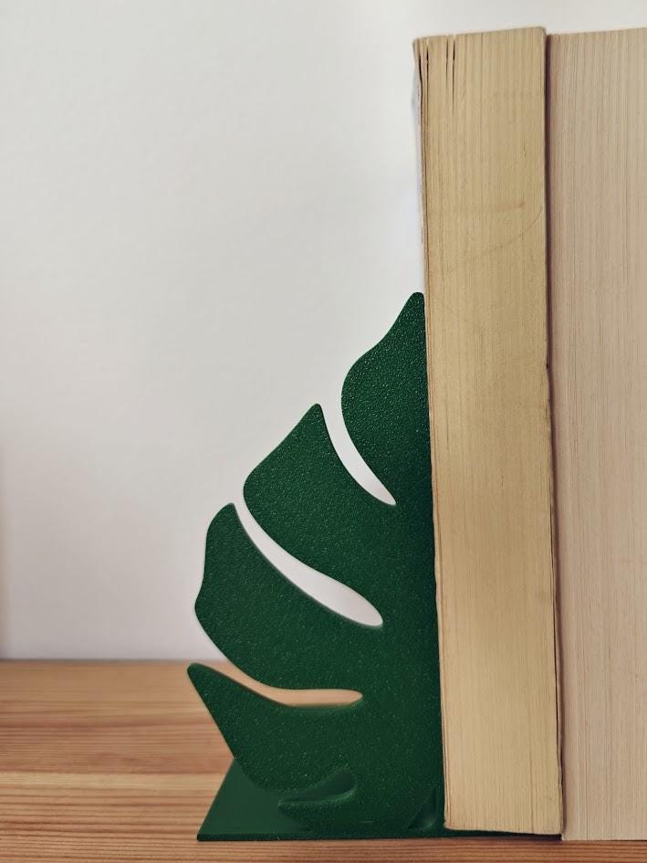 Monstera leaf bookends